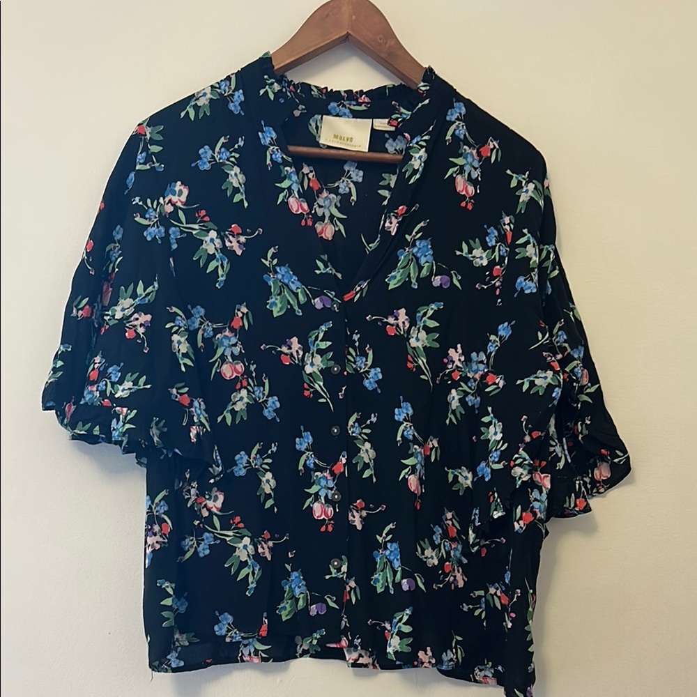 Anthropologie Maeve Aviero Flutter Sleeve Button Down in Floral - Picture 3 of 10